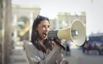 Stimme verbessern: 10 Tipps um besser zu klingen und für eine sympathischere & spannendere Stimme